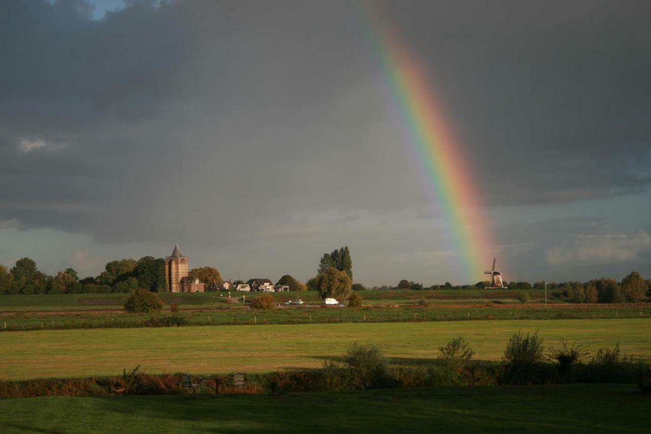 Unique Place On The River Waal Heerewaarden Exterior photo
